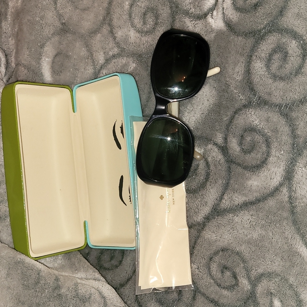 Kate Spade dark blue (almost looks black) sunglasses w/case